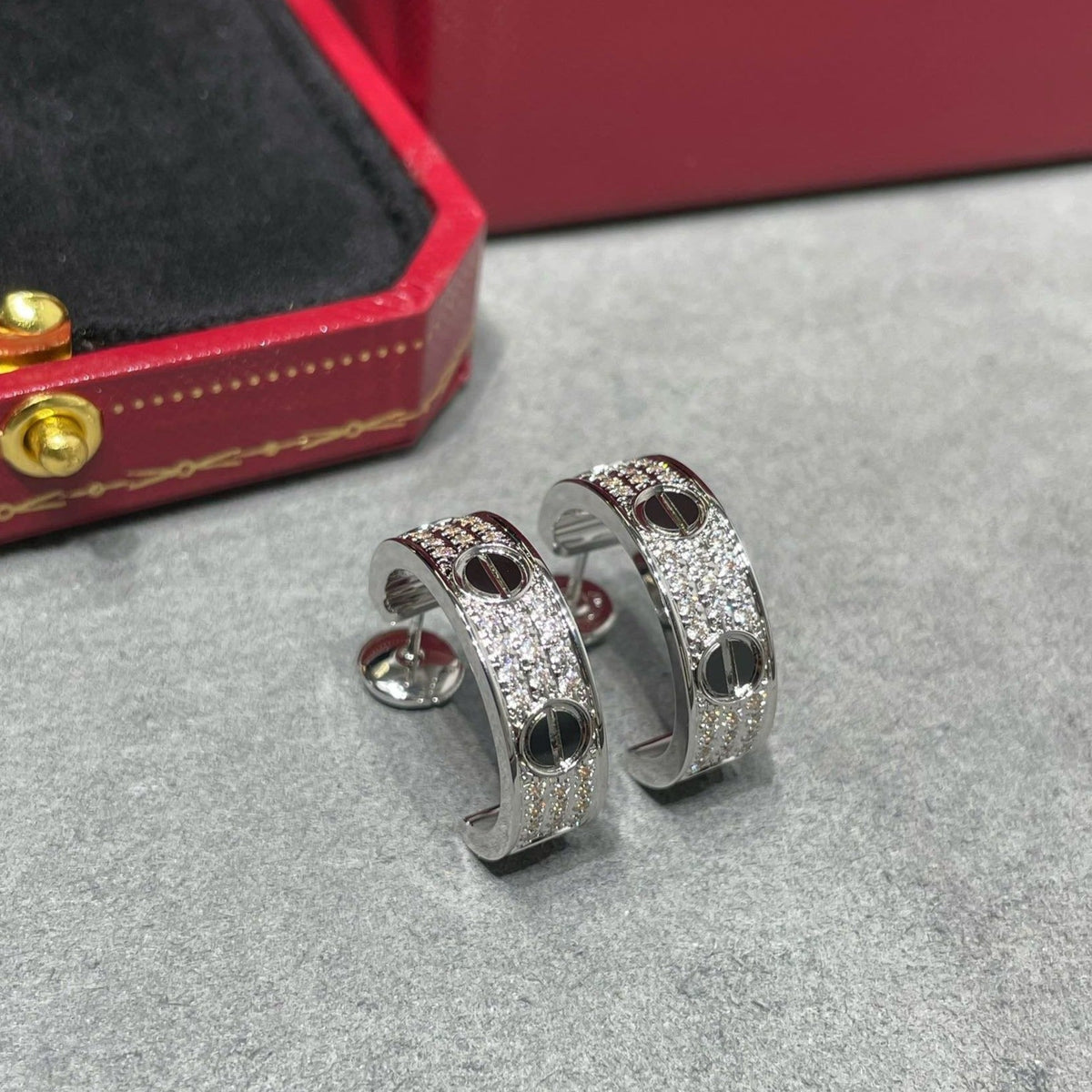 [Leaves]LOVE CERAMIC DIAMOND PAVED SILVER EARRINGS