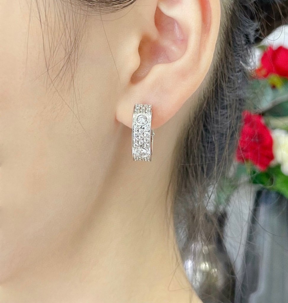 [Leaves]LOVE 5.5MM DIAMOND PAVED EARRINGS