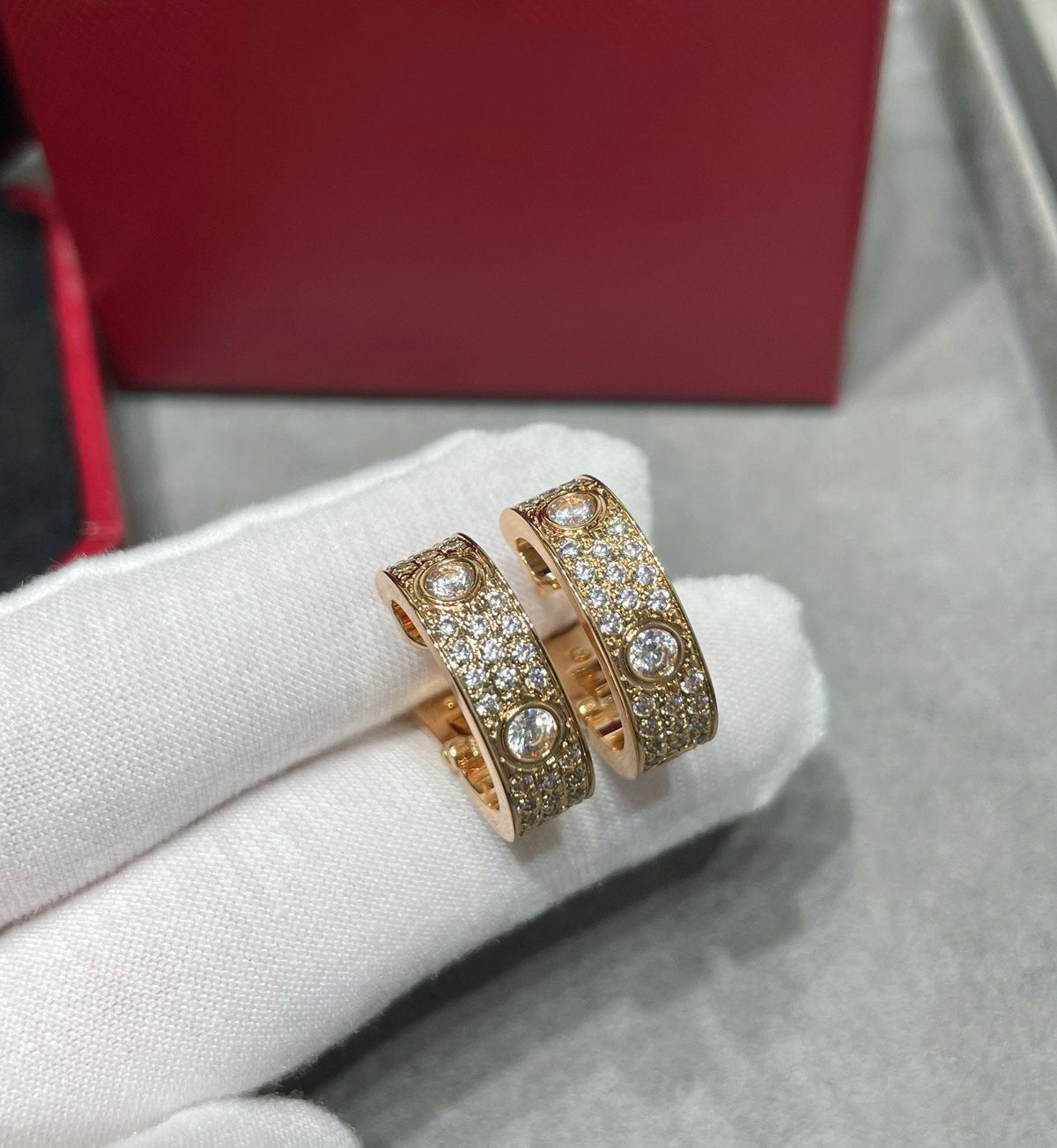 [Leaves]LOVE 5.5MM DIAMOND PAVED EARRINGS
