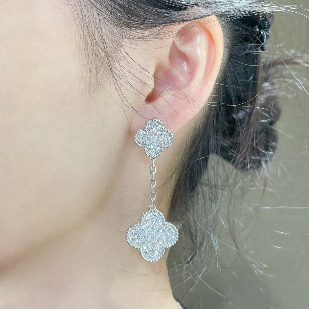[Leaves]CLOVER 2 MOTIFS DIAMOND PAVED SILVER EARRINGS