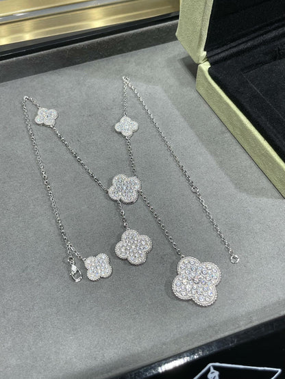 [Leaves]CLOVER 6 MOTIF DIAMOND PAVED NECKLACE