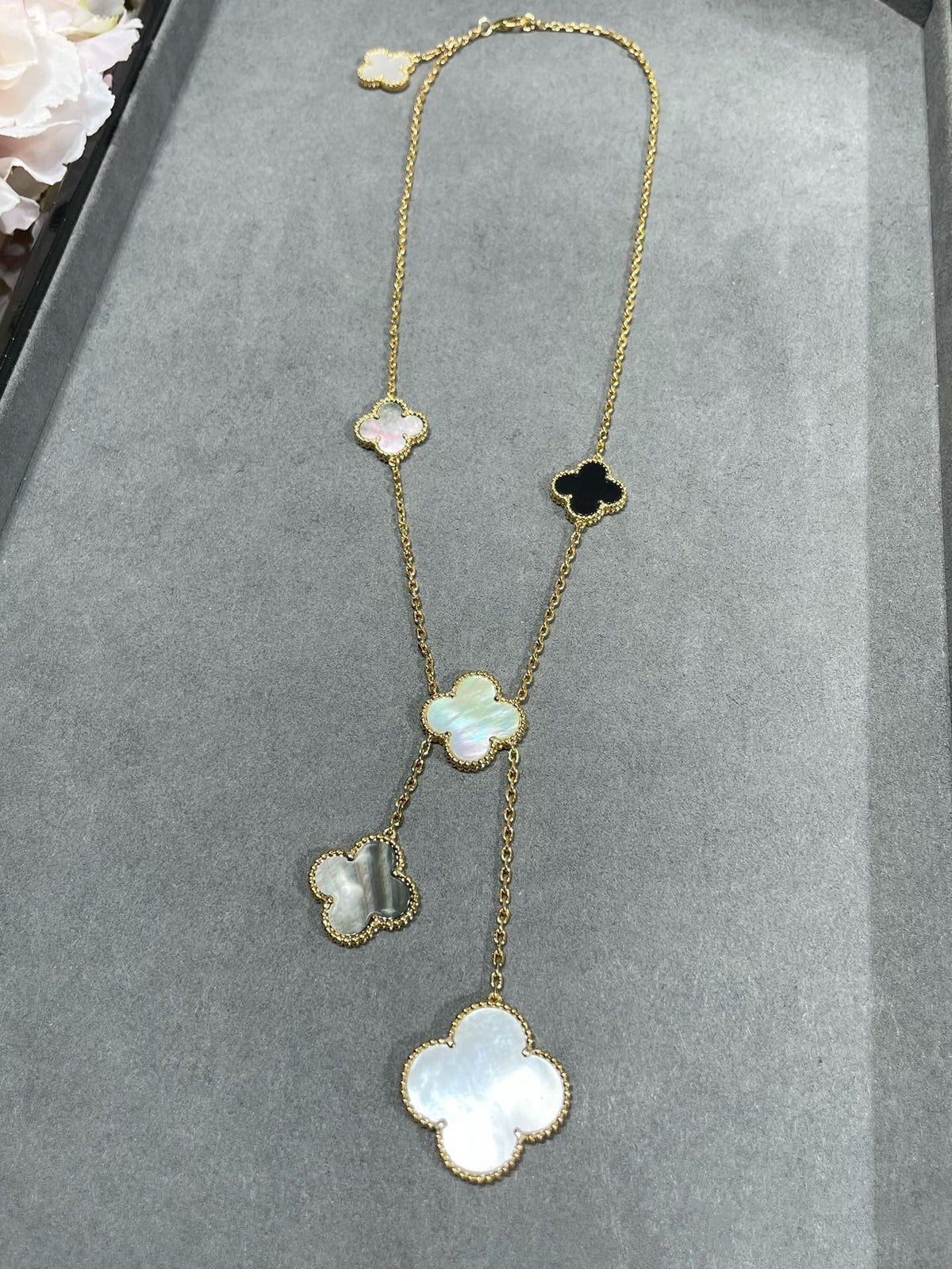 [Leaves]CLOVER 6 MOTIF MOP ONYX GOLD NECKLACE