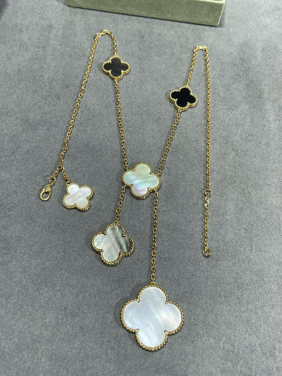 [Leaves]CLOVER 6 MOTIF MOP ONYX GOLD NECKLACE