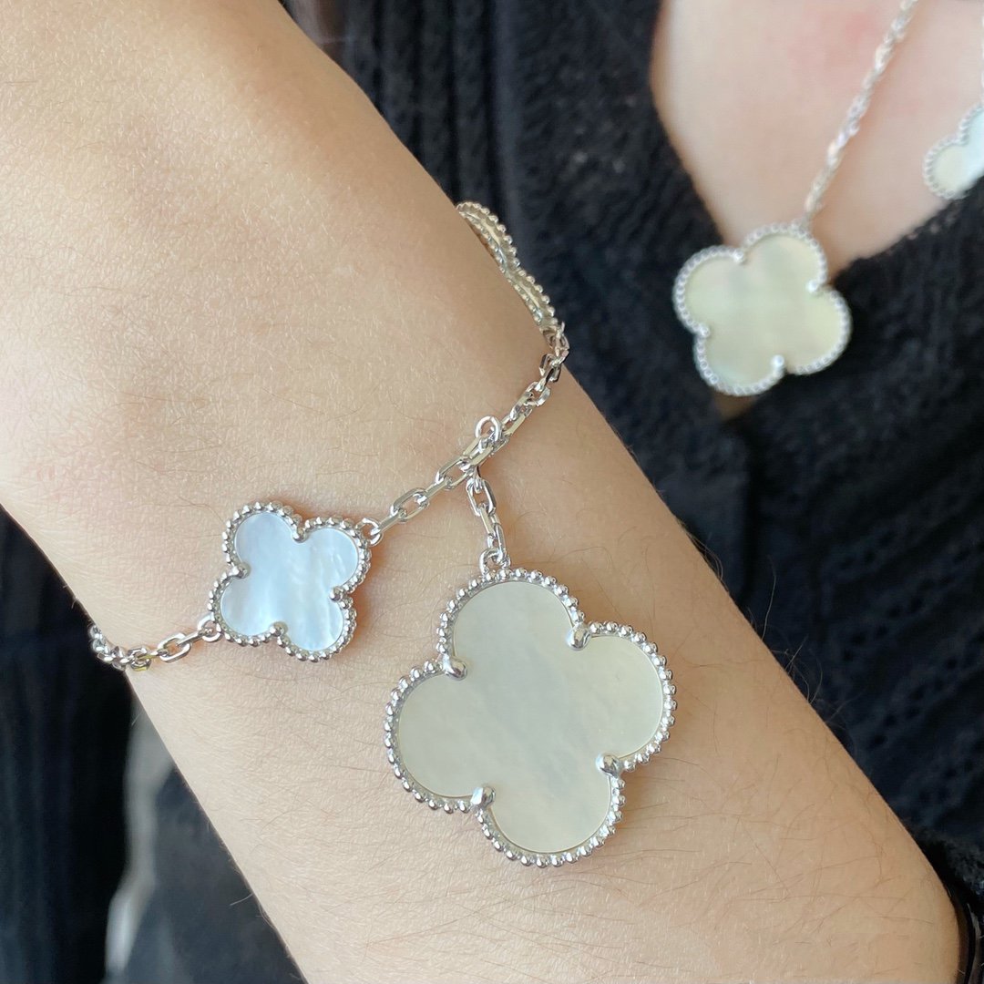 [Leaves]CLOVER 5 MOTIF WHITE MOP SILVER BRACELET