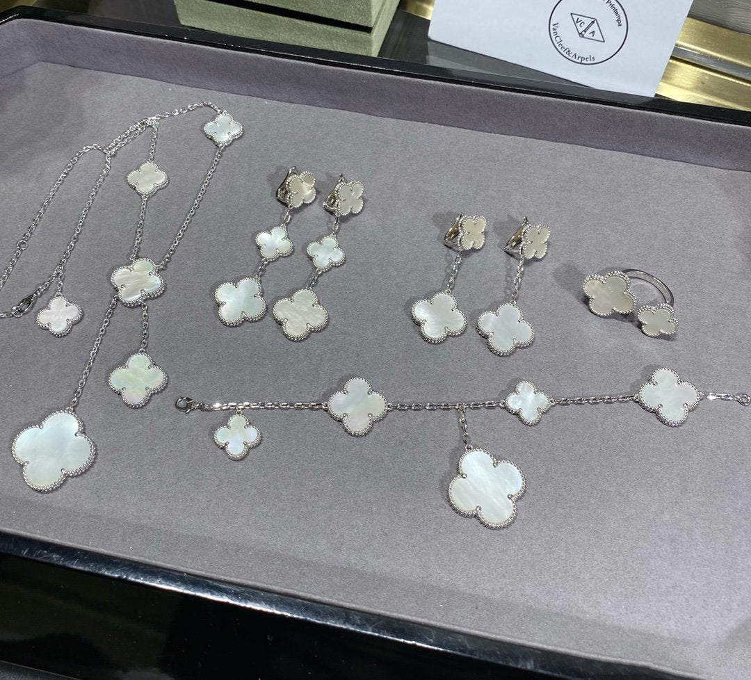 [Leaves]CLOVER 5 MOTIF WHITE MOP SILVER BRACELET