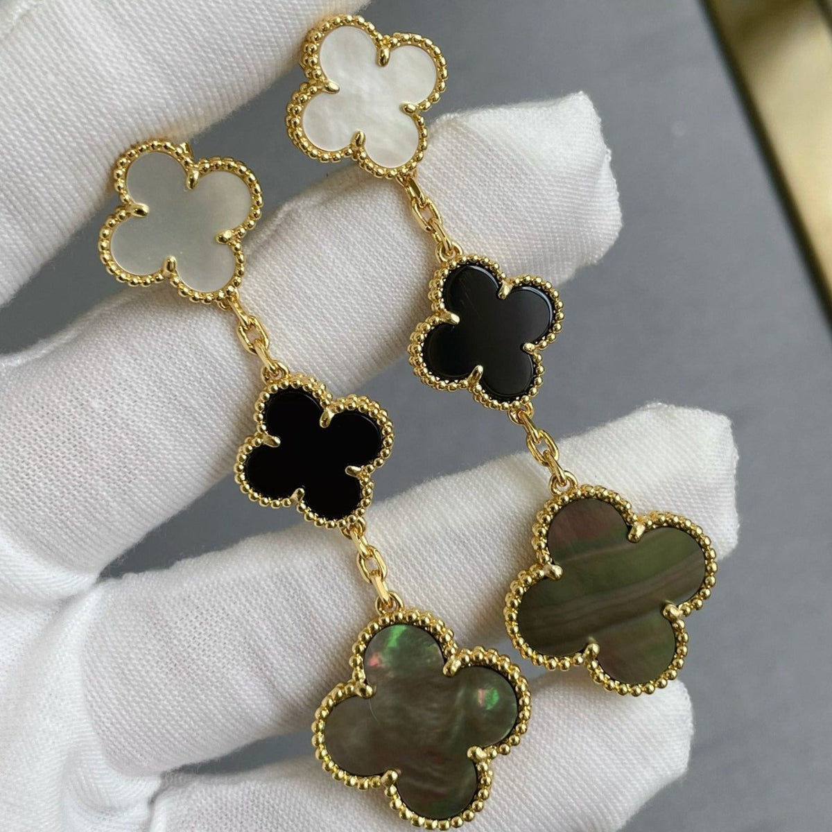 [Leaves]CLOVER 3 MOTIF MOP ONYX DARK MOP PINK GOLD EARRINGS