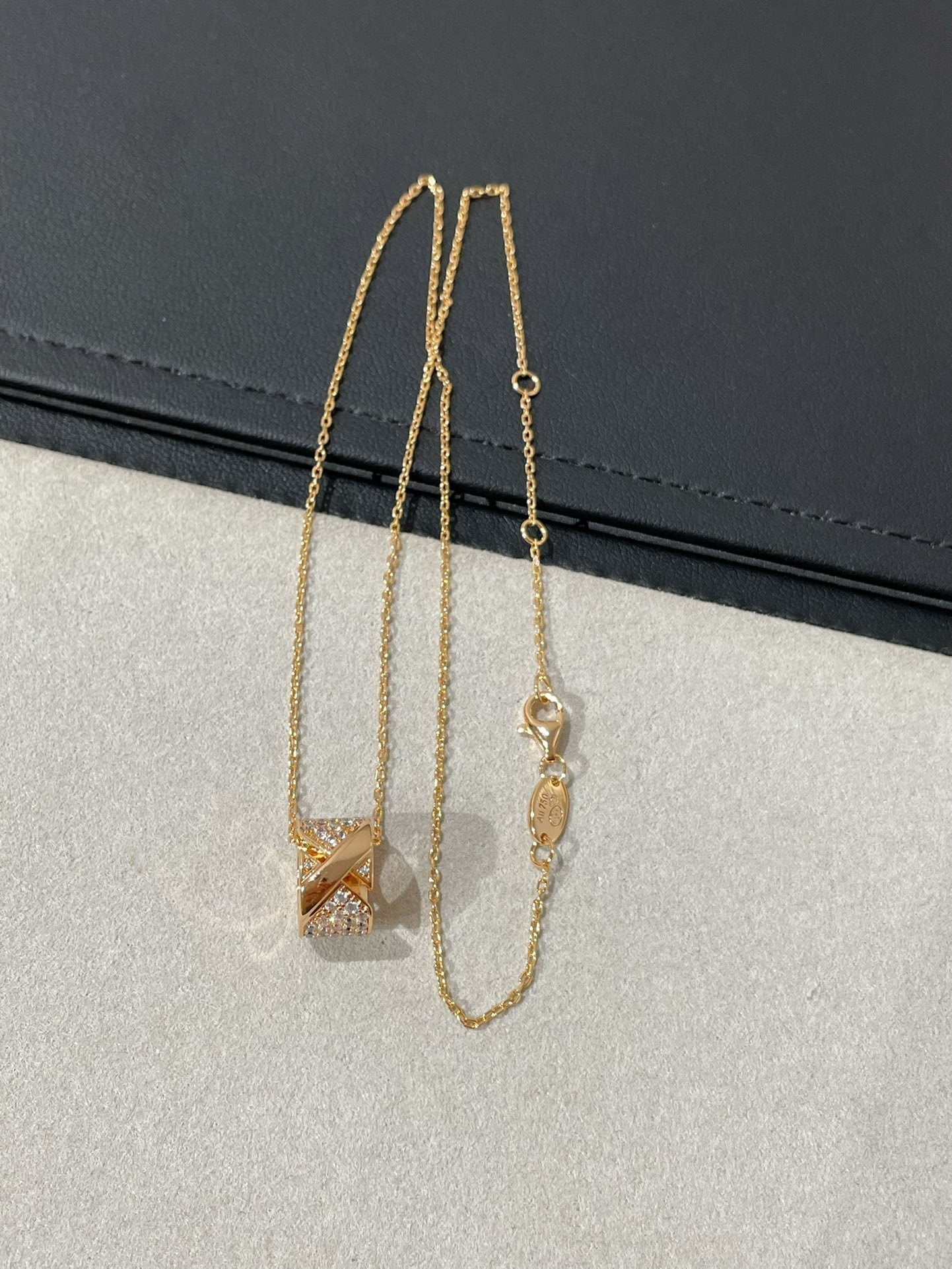 [Leaves]LIENS EVIDENCE DIAMOND PAVED NECKLACE