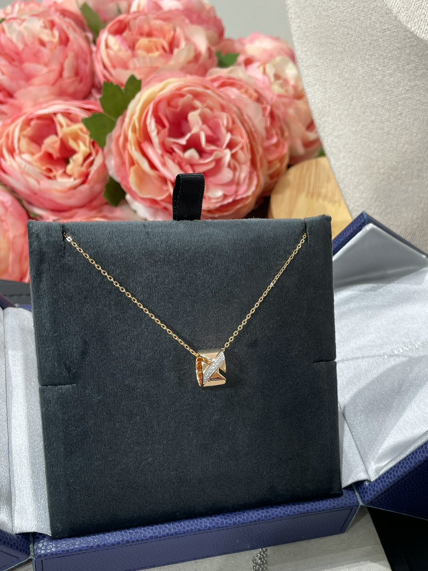 [Leaves]LIENS EVIDENCE DIAMOND NECKLACE