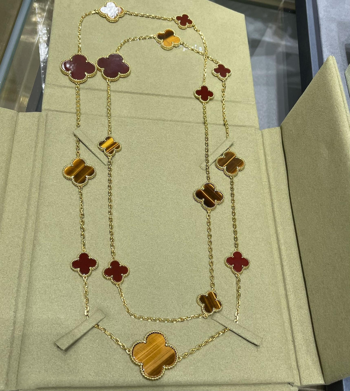 [Leaves]CLOVER 16 MOTIF CARNELIAN TIGER EYE ROSE GOLD NECKLACE