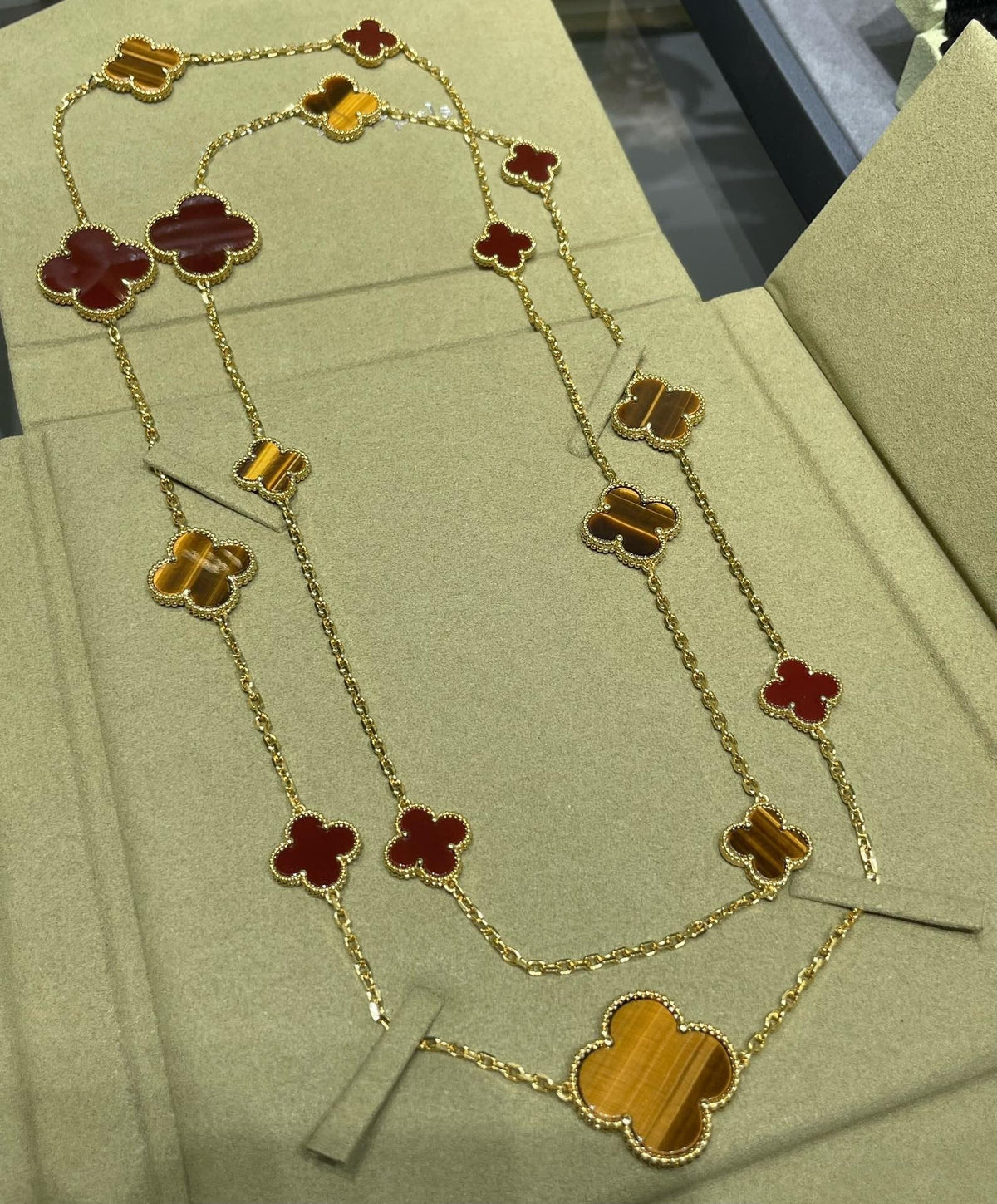 [Leaves]CLOVER 16 MOTIF CARNELIAN TIGER EYE ROSE GOLD NECKLACE
