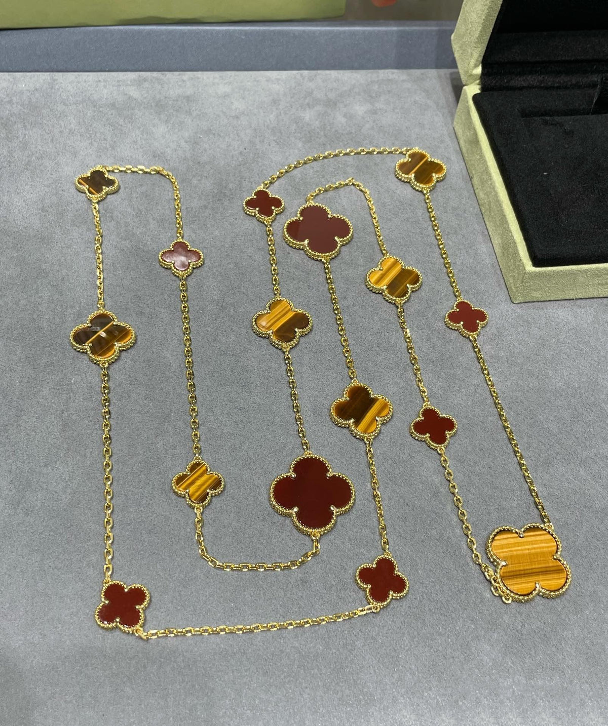 [Leaves]CLOVER 16 MOTIF CARNELIAN TIGER EYE ROSE GOLD NECKLACE
