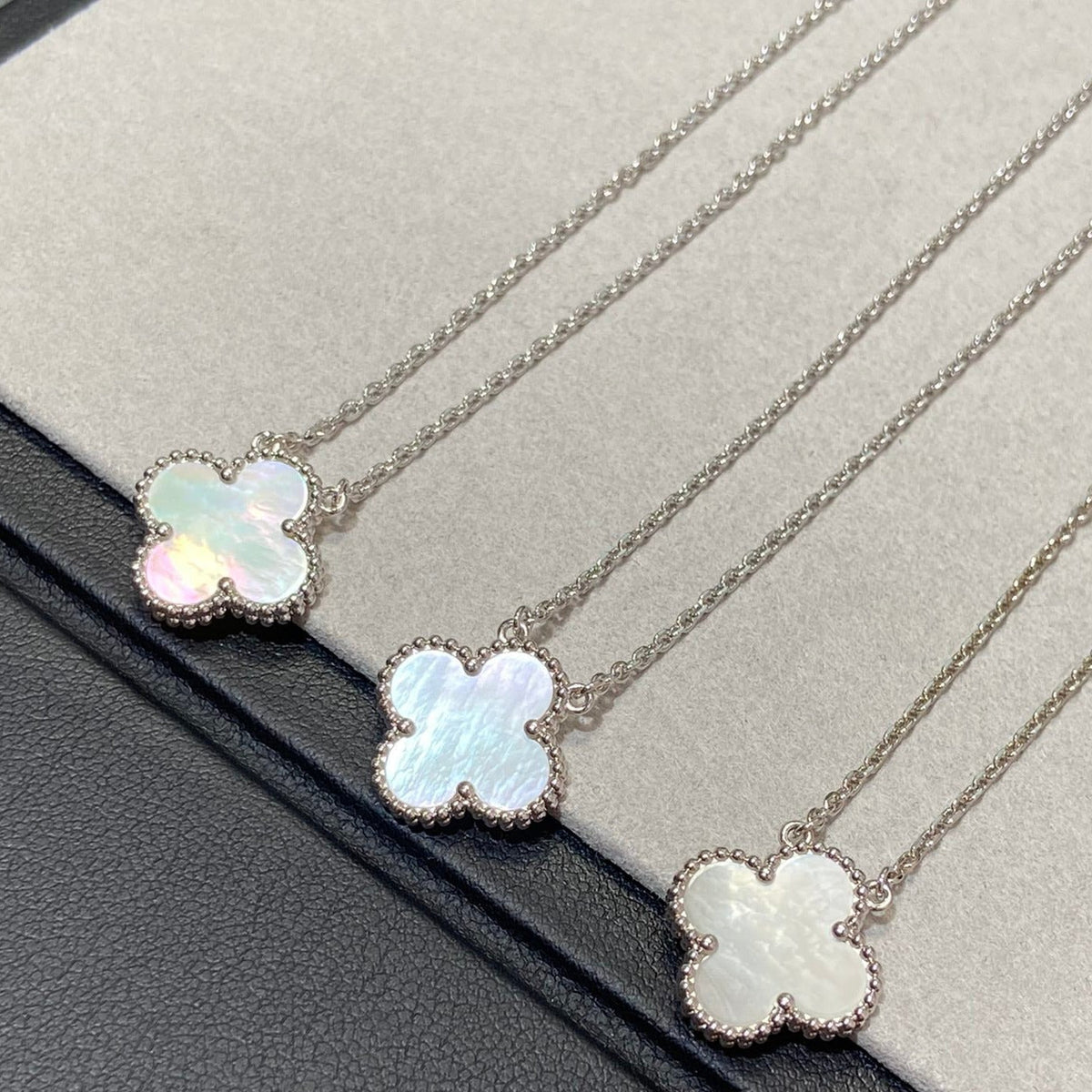 [Leaves]CLOVER MEDIUM SILVER WHITE MOP NECKLACE