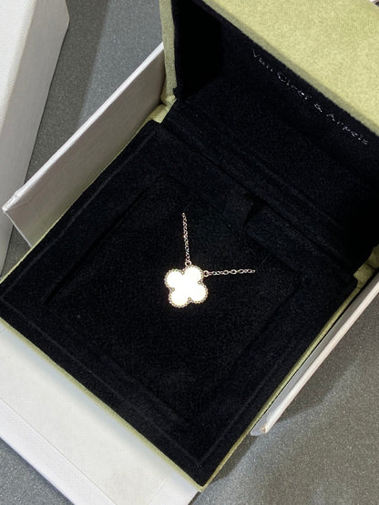 [Leaves]CLOVER MEDIUM SILVER WHITE MOP NECKLACE