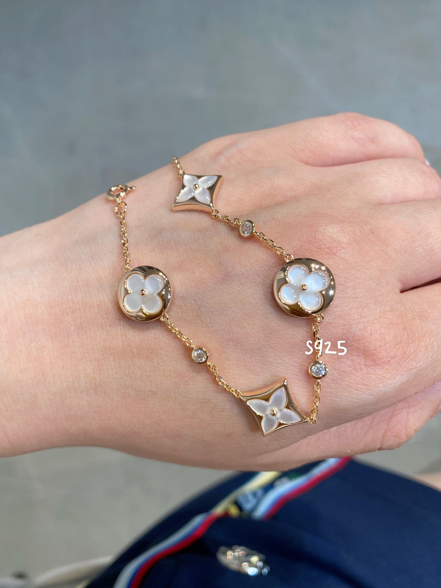 [Leaves]STAR AND SUN 4 MOTIF WHITE MOP ROSE GOLD BRACELET