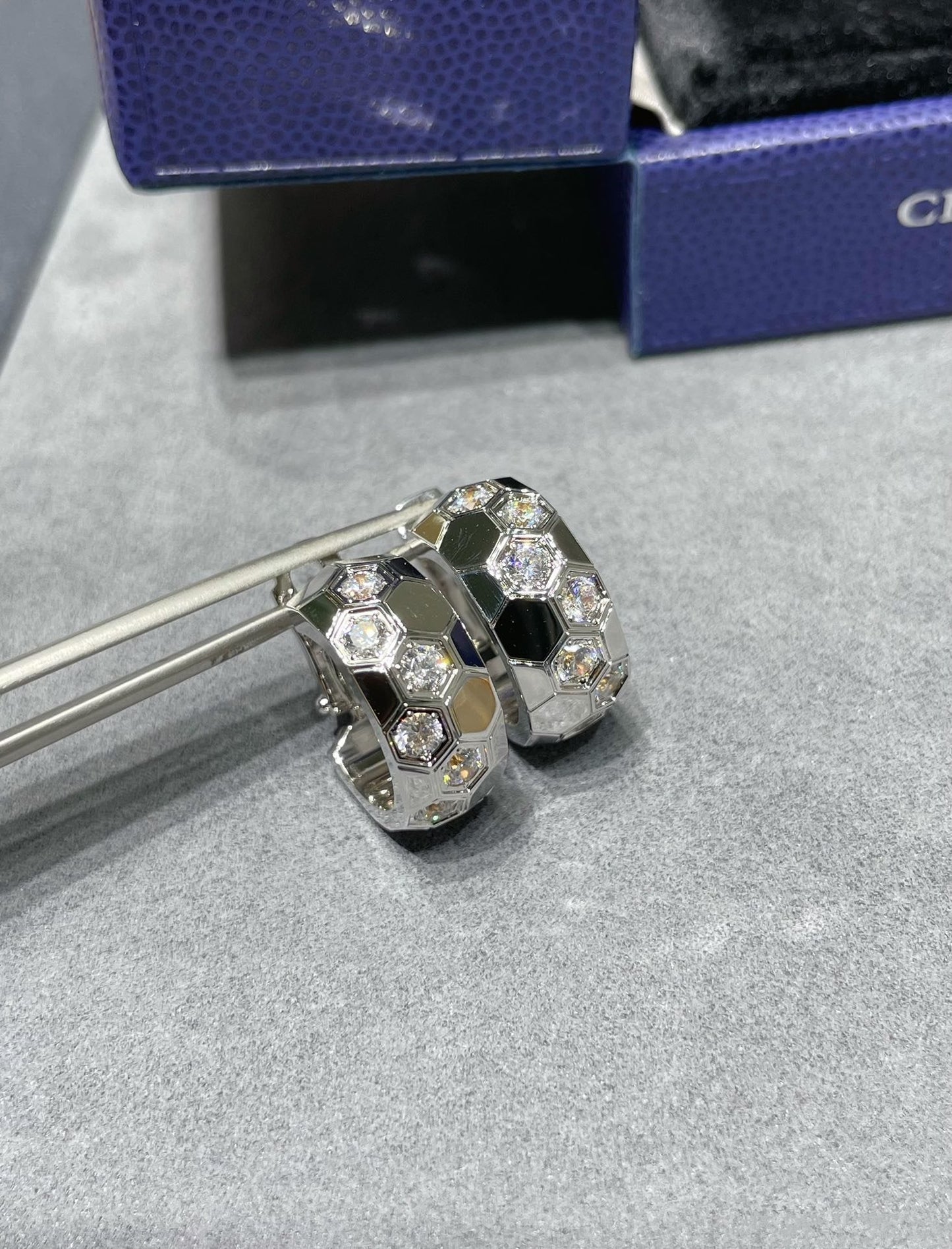 [Leaves]BEE LOVE DIAMOND HOOP EARRINGS