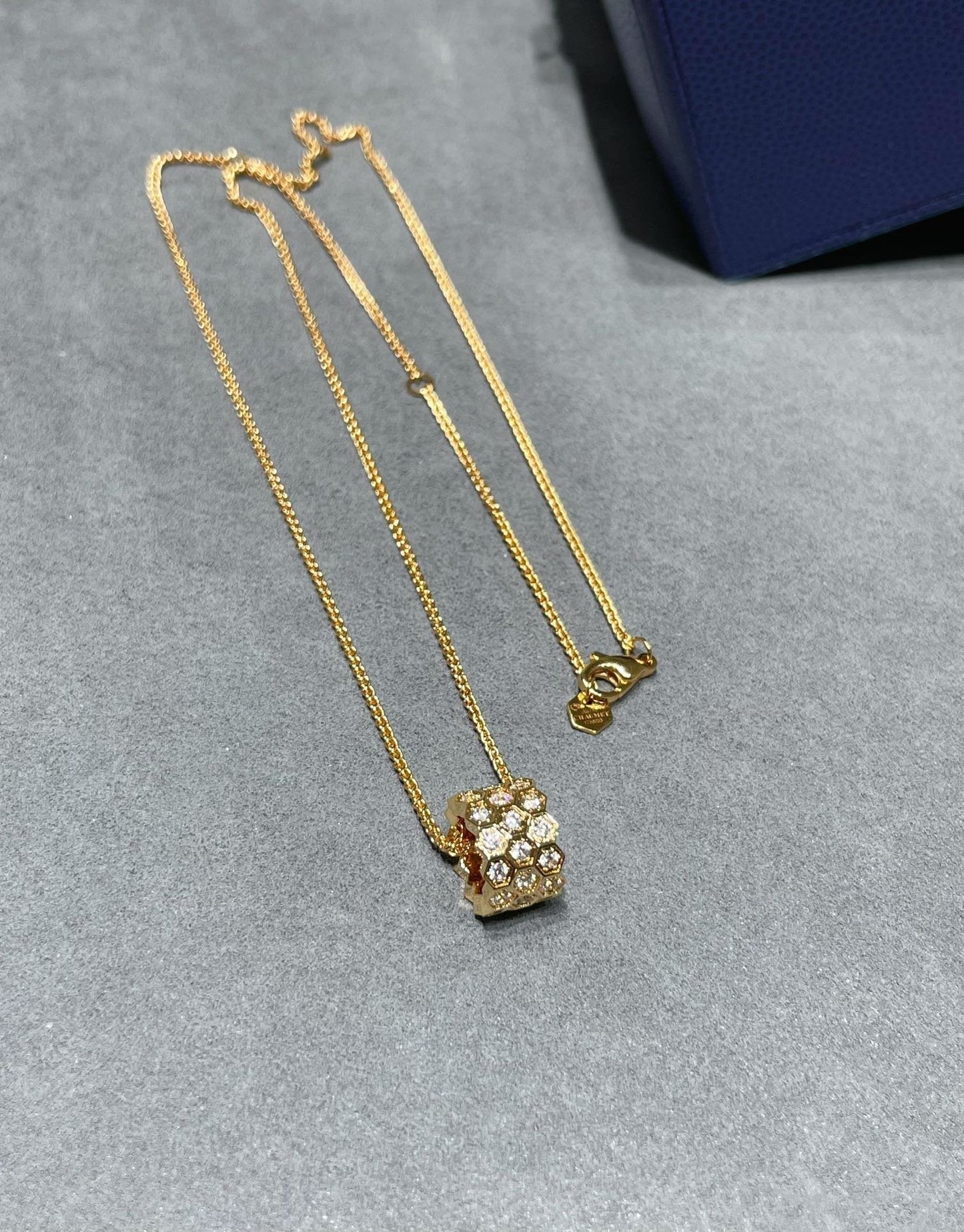 [Leaves]BEE LOVE DIAMOND PAVED 3 ROW NECKLACE