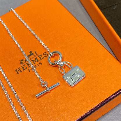 [Leaves]CONSTANCE PEDANT SILVER NECKLACE