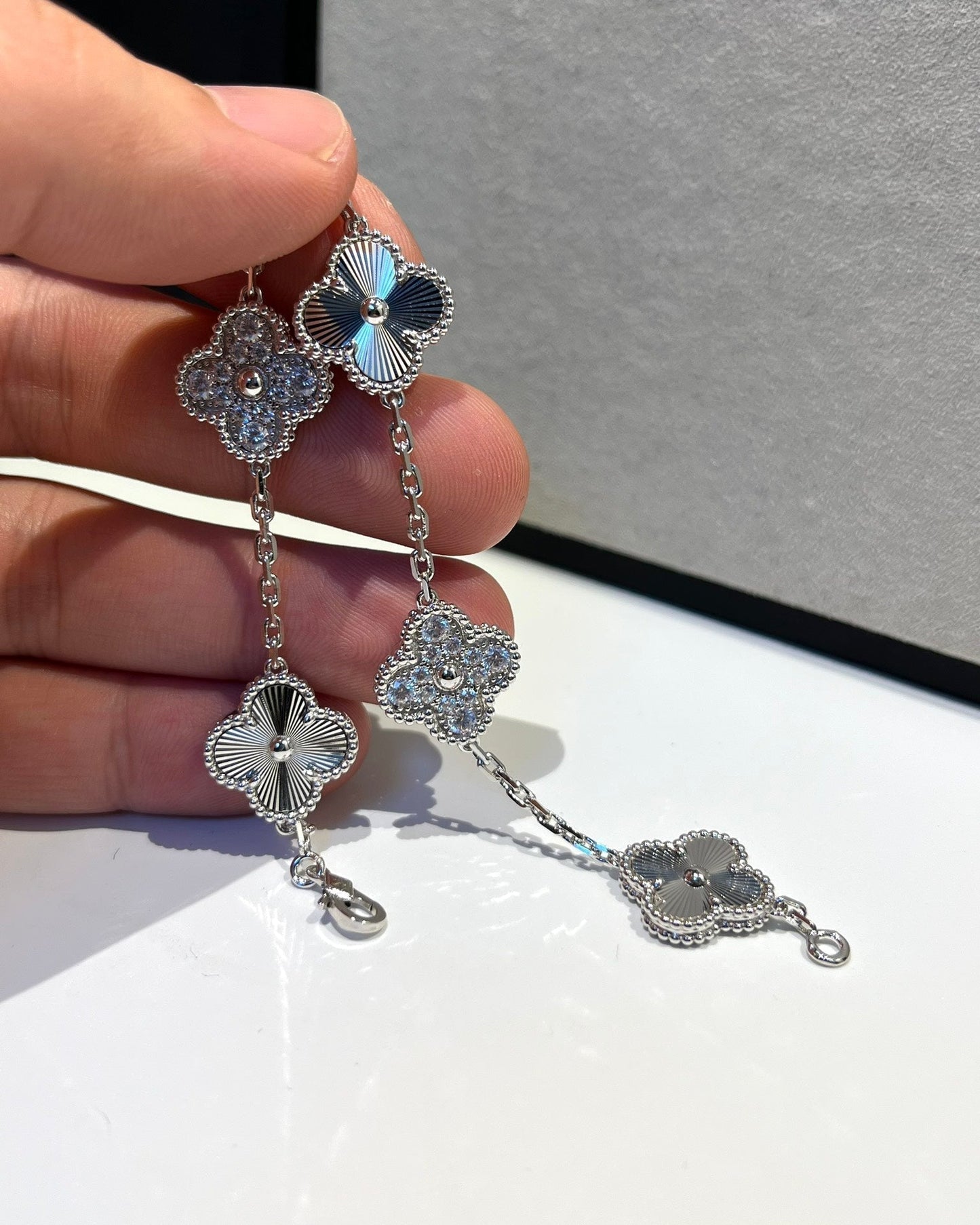[Leaves]LUCKY CLOVER 5-MOTIF BRACELET - LASER COLLECTION