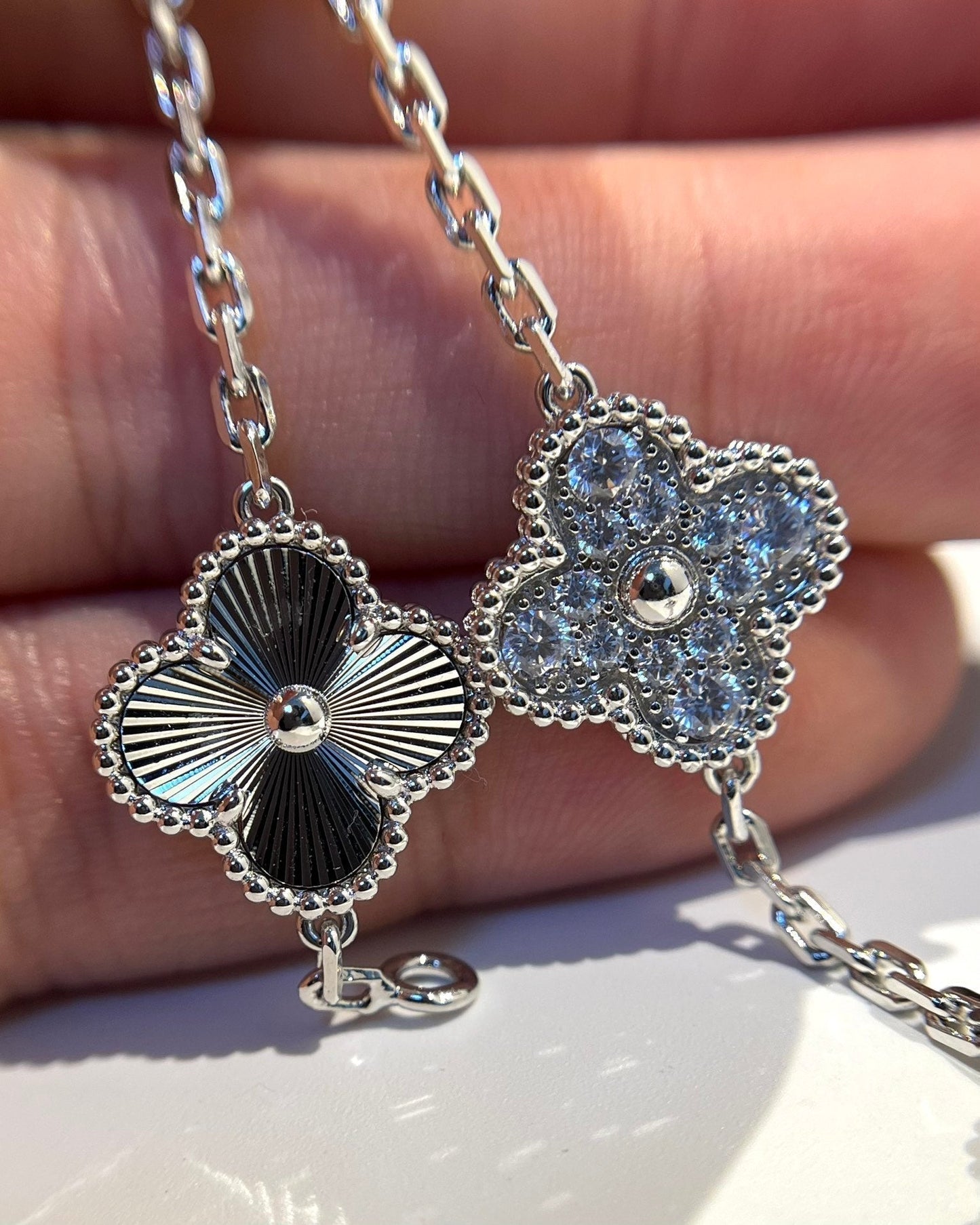 [Leaves]LUCKY CLOVER 5-MOTIF BRACELET - LASER COLLECTION
