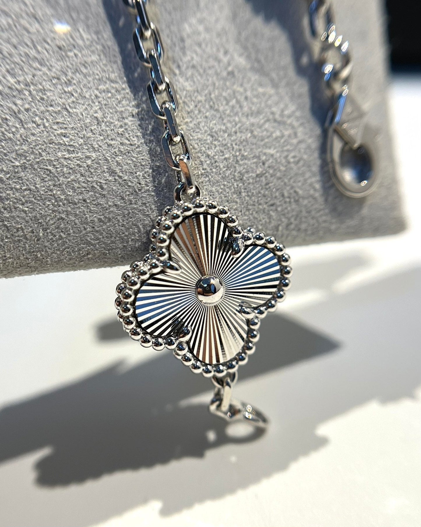 [Leaves]LUCKY CLOVER 5-MOTIF BRACELET - LASER COLLECTION