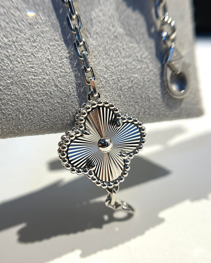 [Leaves]LUCKY CLOVER 5-MOTIF BRACELET - LASER COLLECTION