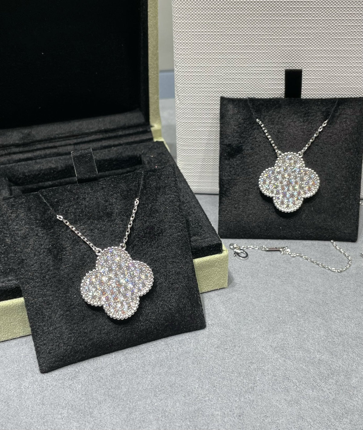 [Leaves]CLOVER 25MM LARGE PENDANT DIAMOND PAVED SILVER NECKLACE