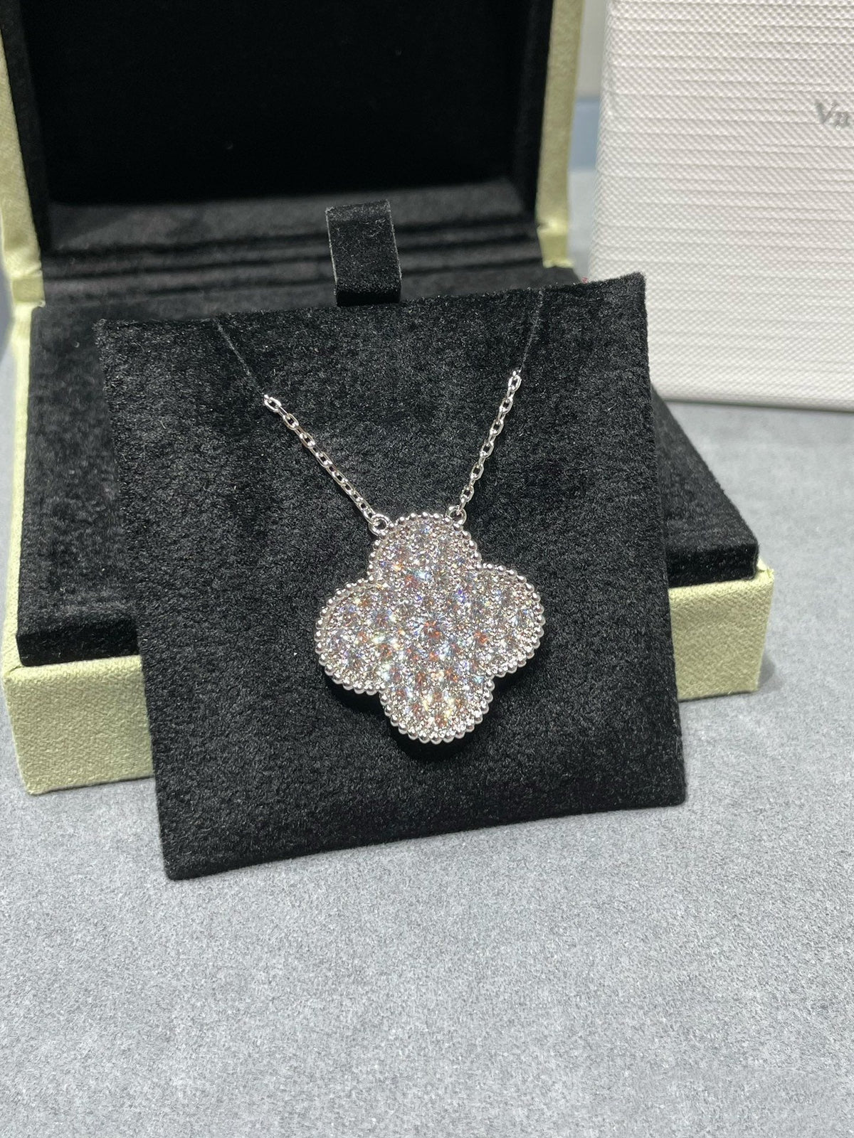 [Leaves]CLOVER 25MM LARGE PENDANT DIAMOND PAVED SILVER NECKLACE
