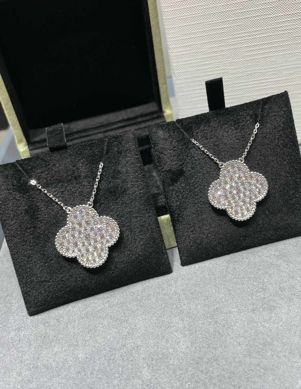[Leaves]CLOVER 25MM LARGE PENDANT DIAMOND PAVED SILVER NECKLACE