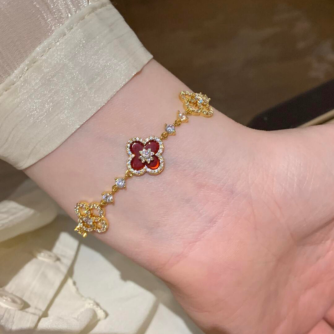 [Leaves]CLOVER 5 MOTIF PINK BLUE RED WHITE BRACELET