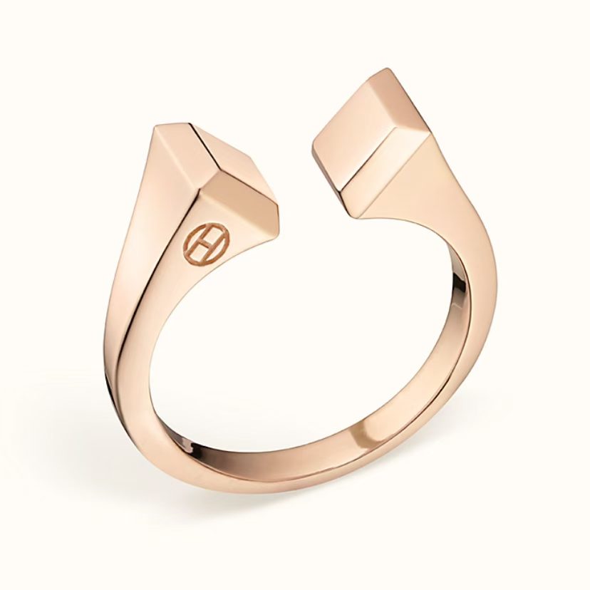 [Leaves]THE CONE RIVET RING IS OPEN AND ONE SIZE FITS ALL