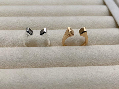 [Leaves]THE CONE RIVET RING IS OPEN AND ONE SIZE FITS ALL