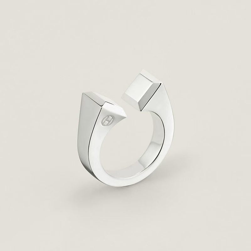 [Leaves]THE CONE RIVET RING IS OPEN AND ONE SIZE FITS ALL