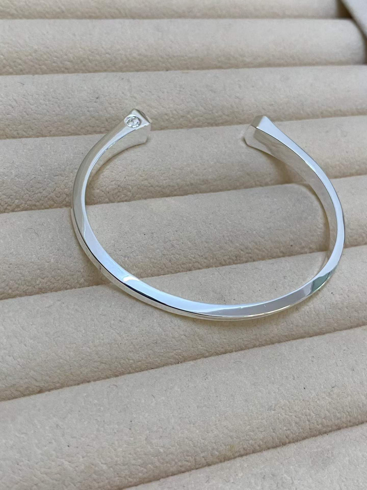 [Leaves]CLOU DE FORGE SQUARE CONE STUDS OPEN CUFF ONE SIZE