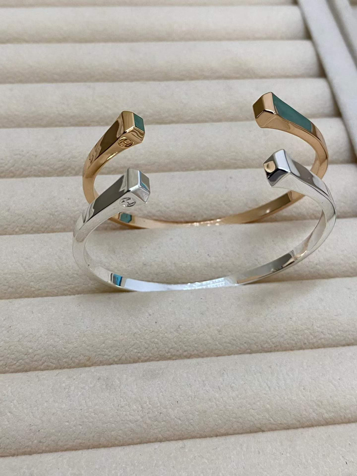 [Leaves]CLOU DE FORGE SQUARE CONE STUDS OPEN CUFF ONE SIZE