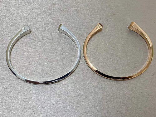 [Leaves]CLOU DE FORGE SQUARE CONE STUDS OPEN CUFF ONE SIZE