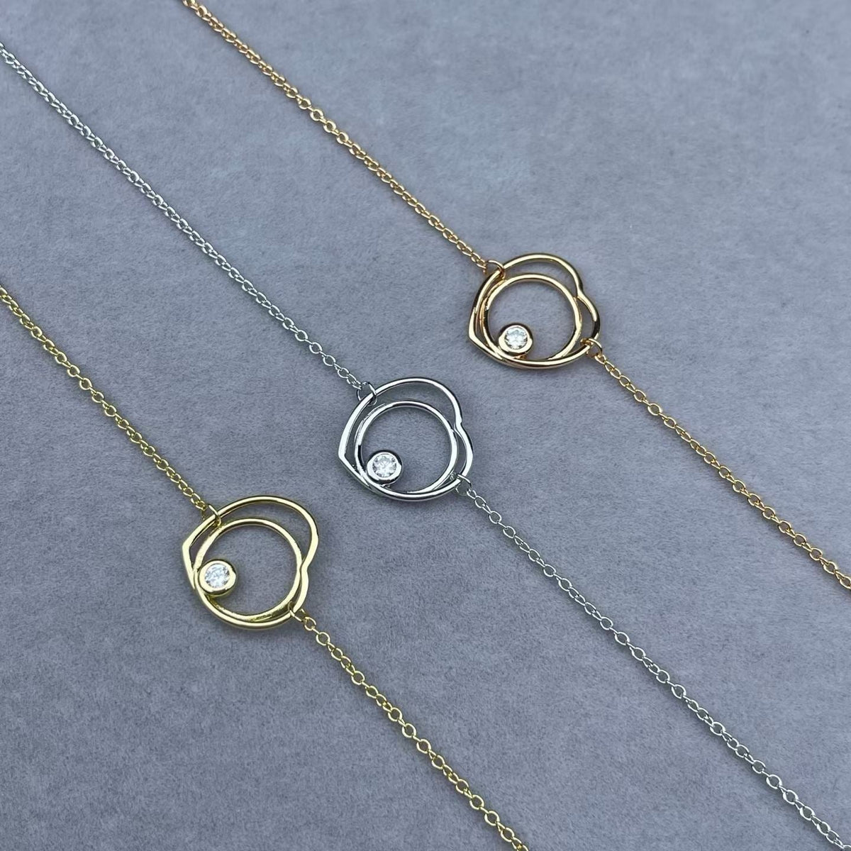 [Leaves]HOLLOW HEART SINGLE DIAMOND BRACELET