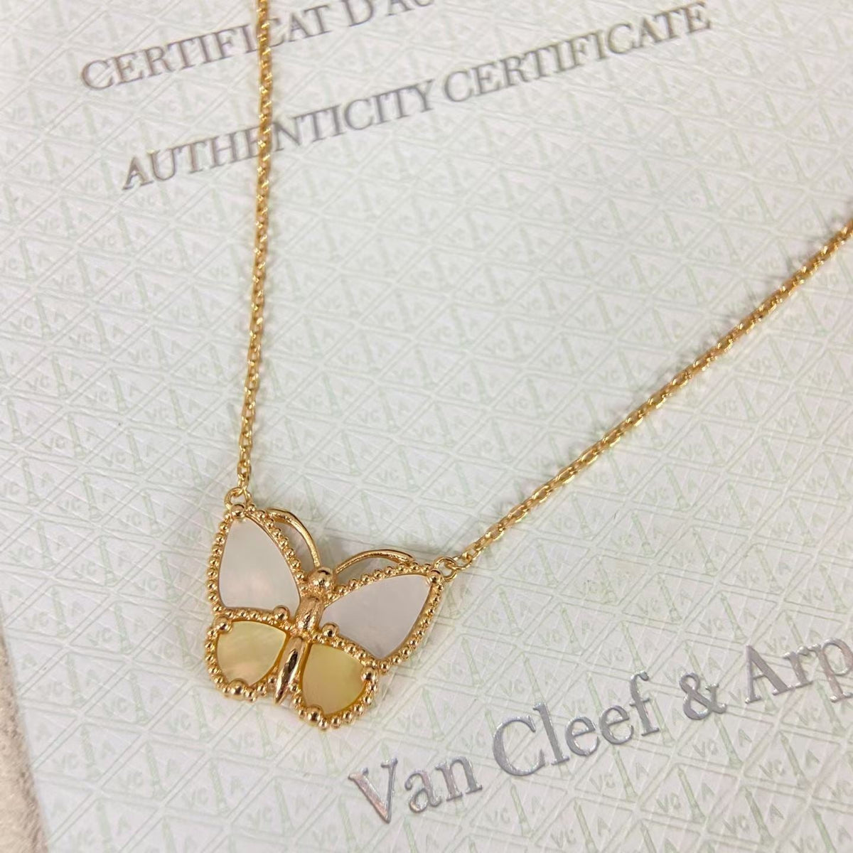 [Leaves]NEW ROSE GOLD WHITE MOTHER OF PEARL BUTTERFLY NECKLACE