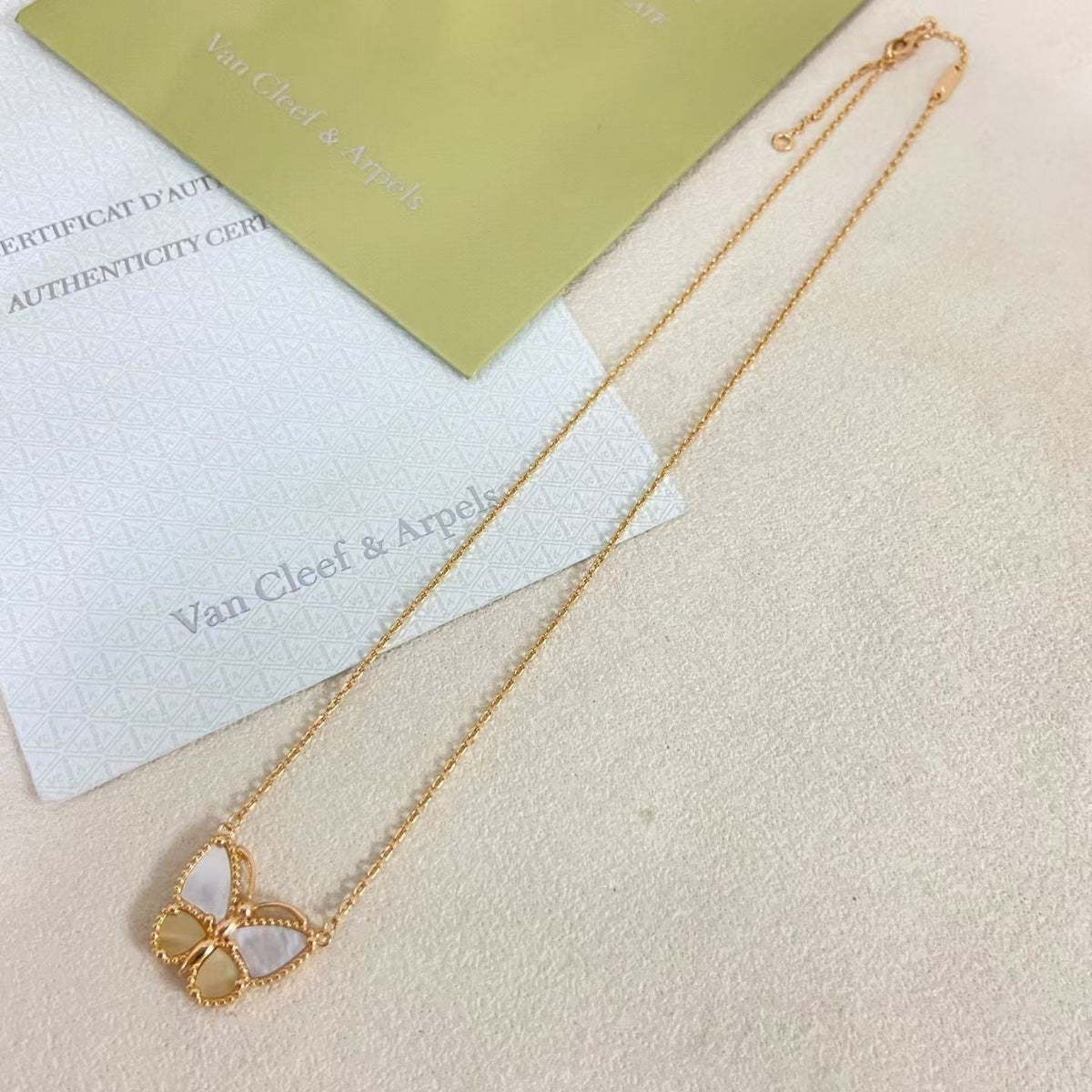 [Leaves]NEW ROSE GOLD WHITE MOTHER OF PEARL BUTTERFLY NECKLACE