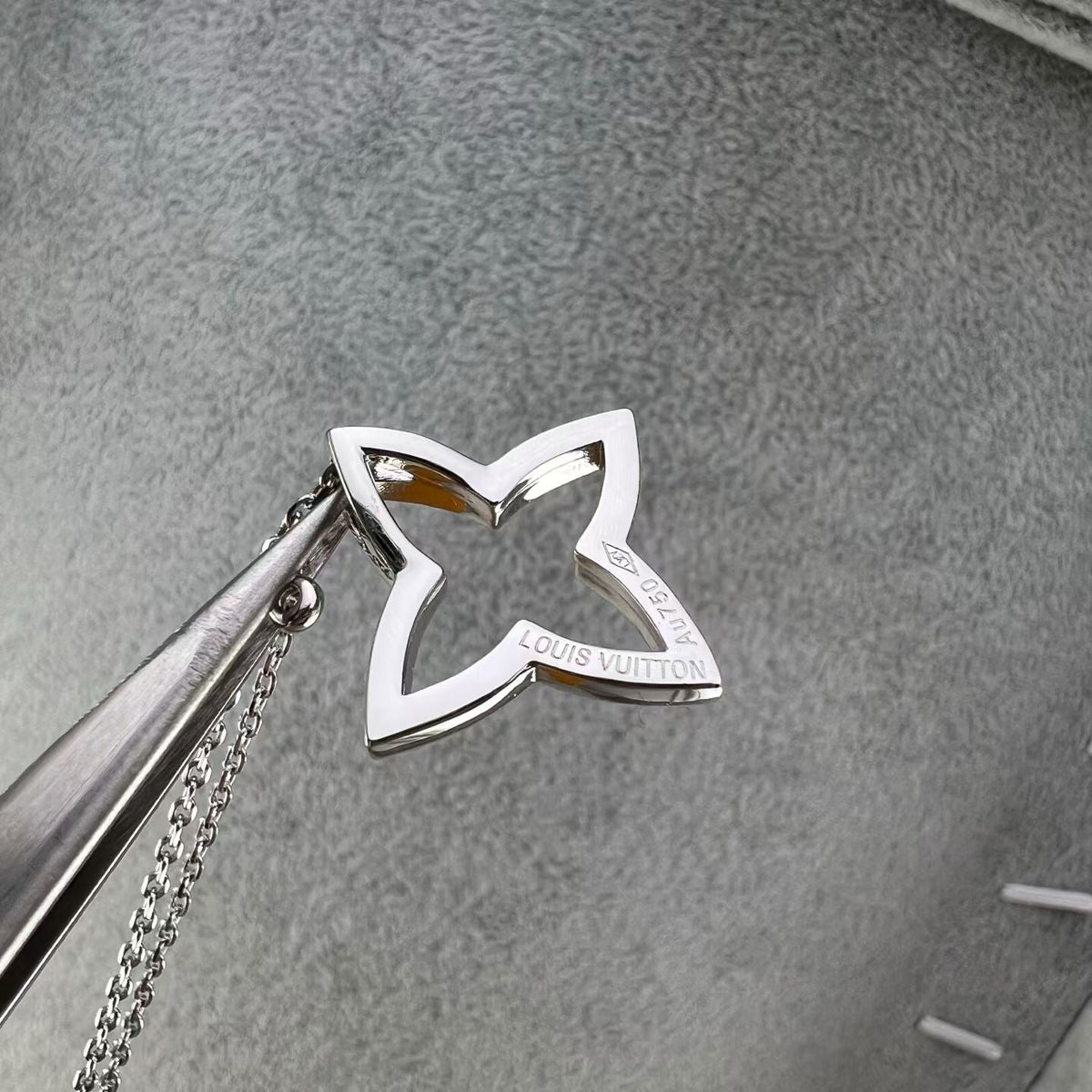 [Leaves]FOUR-LEAF CLOVER OPENWORK NECKLACE