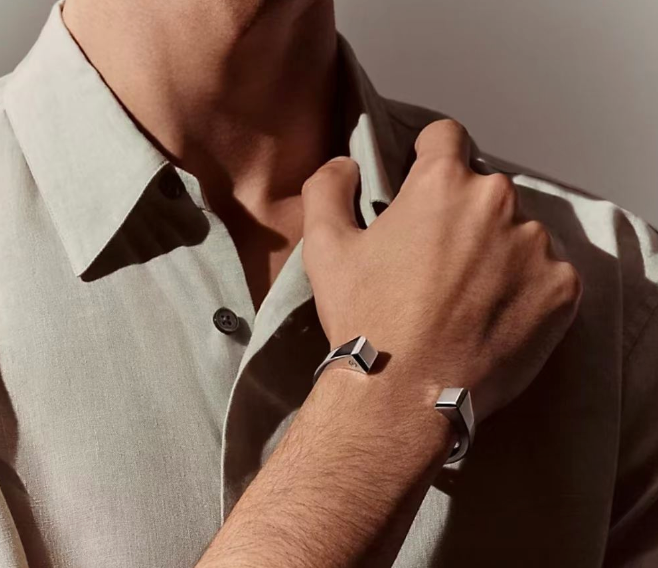[Leaves]CLOU DE FORGE SQUARE CONE STUDS OPEN CUFF ONE SIZE