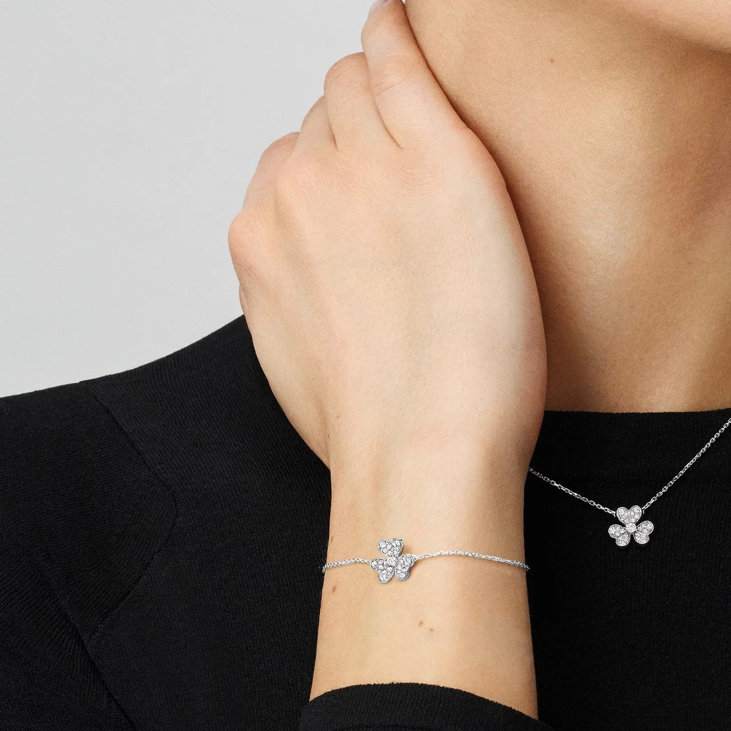 [Leaves]LUMINOUS BLOSSOM SINGLE-MOTIF CHARM BRACELET