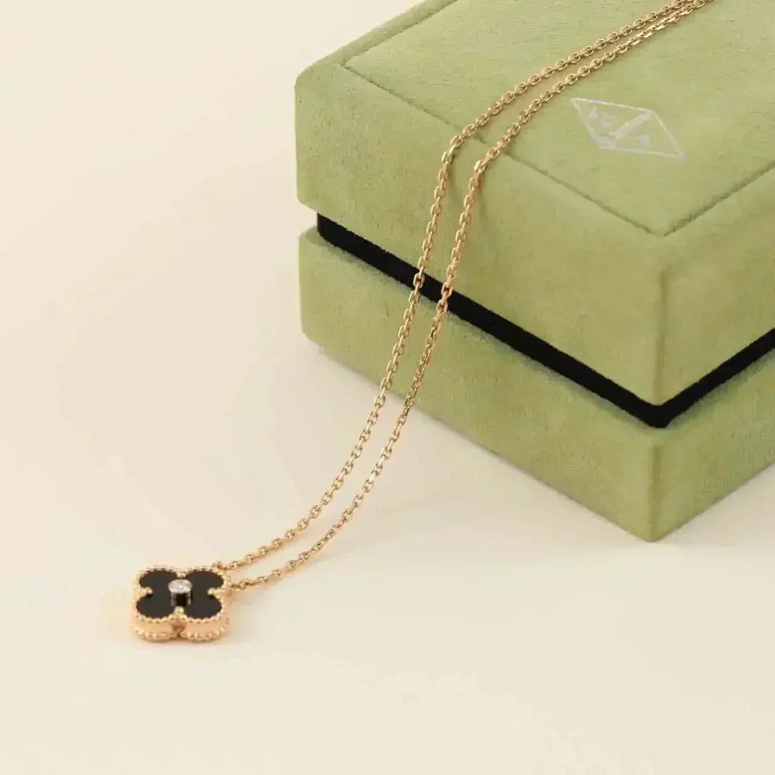 [Leaves]CLOVER 15MM DIAMOND ONYX NECKLACE