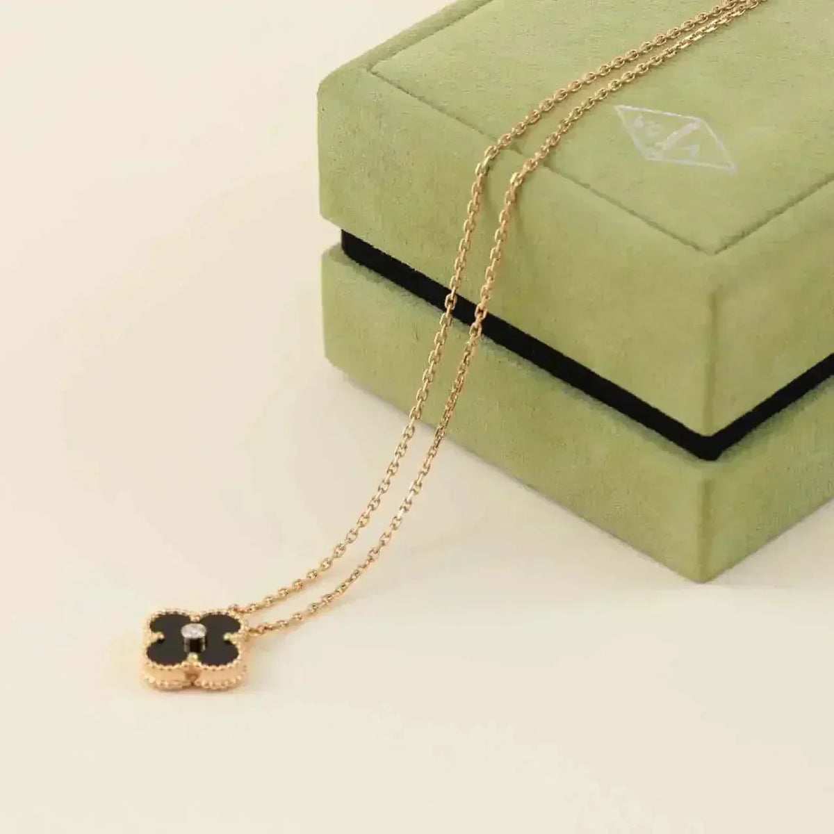 [Leaves]CLOVER 15MM DIAMOND ONYX NECKLACE