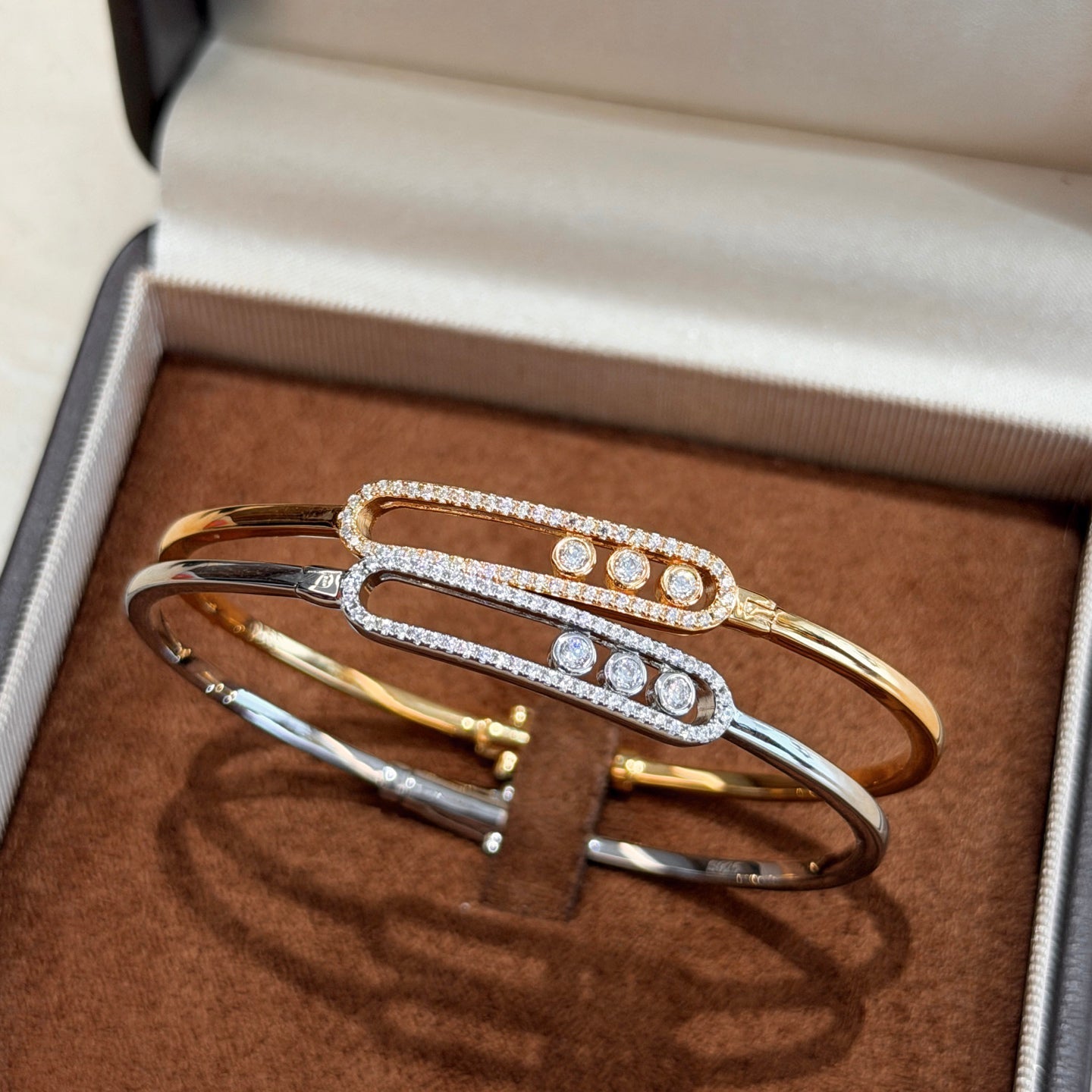 [Leaves]MOVE PAVÉ DIAMOND BANGLE BRACELET M