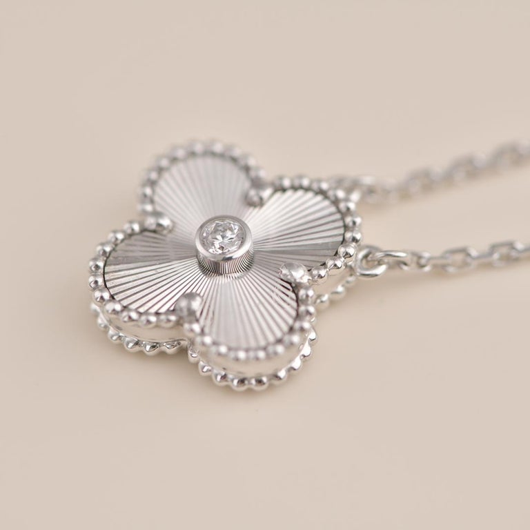 [Leaves]CLOVER  15MM DIAMOND LASER NECKLACE SILVER
