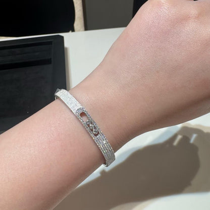 [Leaves]MOVE NOA CISELÉ HALF-PAVÉ DIAMOND BANGLE BRACELET