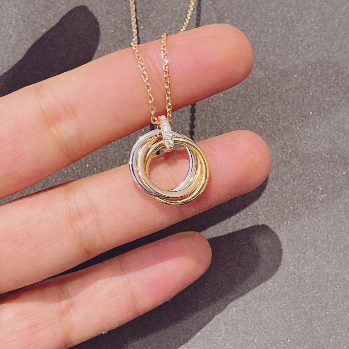 [Leaves]TRINITY NECKLACE GOLD  DIAMONDS