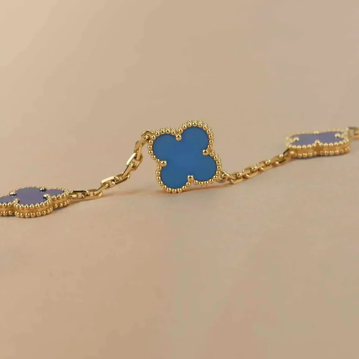 [Leaves]LUCKY CLOVER 5-MOTIF BRACELET - BLUE AGATE COLLECTION