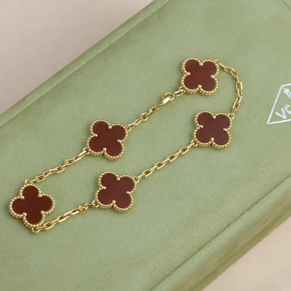 [Leaves]LUCKY CLOVER 5-MOTIF BRACELET - RED CARNELIAN COLLECTION