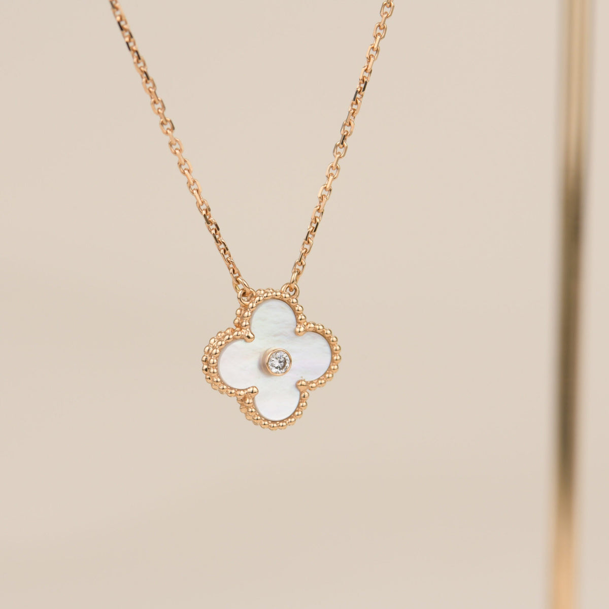 [Leaves]CLOVER 15MM DIAMOND WHITE FRITILLARIA NECKLACE